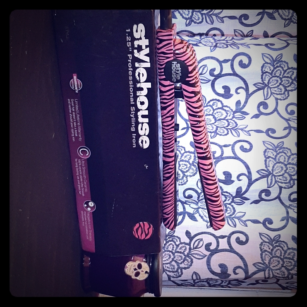 Stylehouse 1.25" professional styling tool